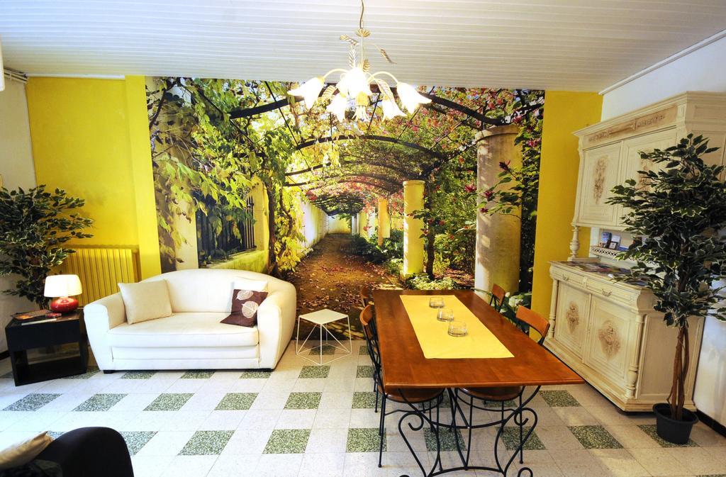 Bed and Breakfast Chez Madeleine Saint-Colomb-de-Lauzun Esterno foto